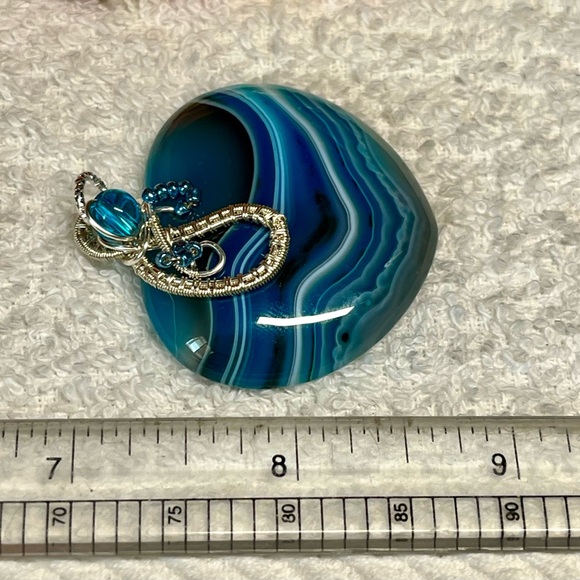 💙stunning blue striped agate heart, wire wrapped artisan pendant - Picture 6 of 9